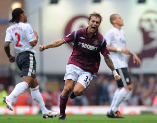 马特塔是04年萨哈以来首位在法国队前两场比赛均破门的球员（自2004年萨哈以来，马特塔成为首位在法国队前两战均破门的球员）