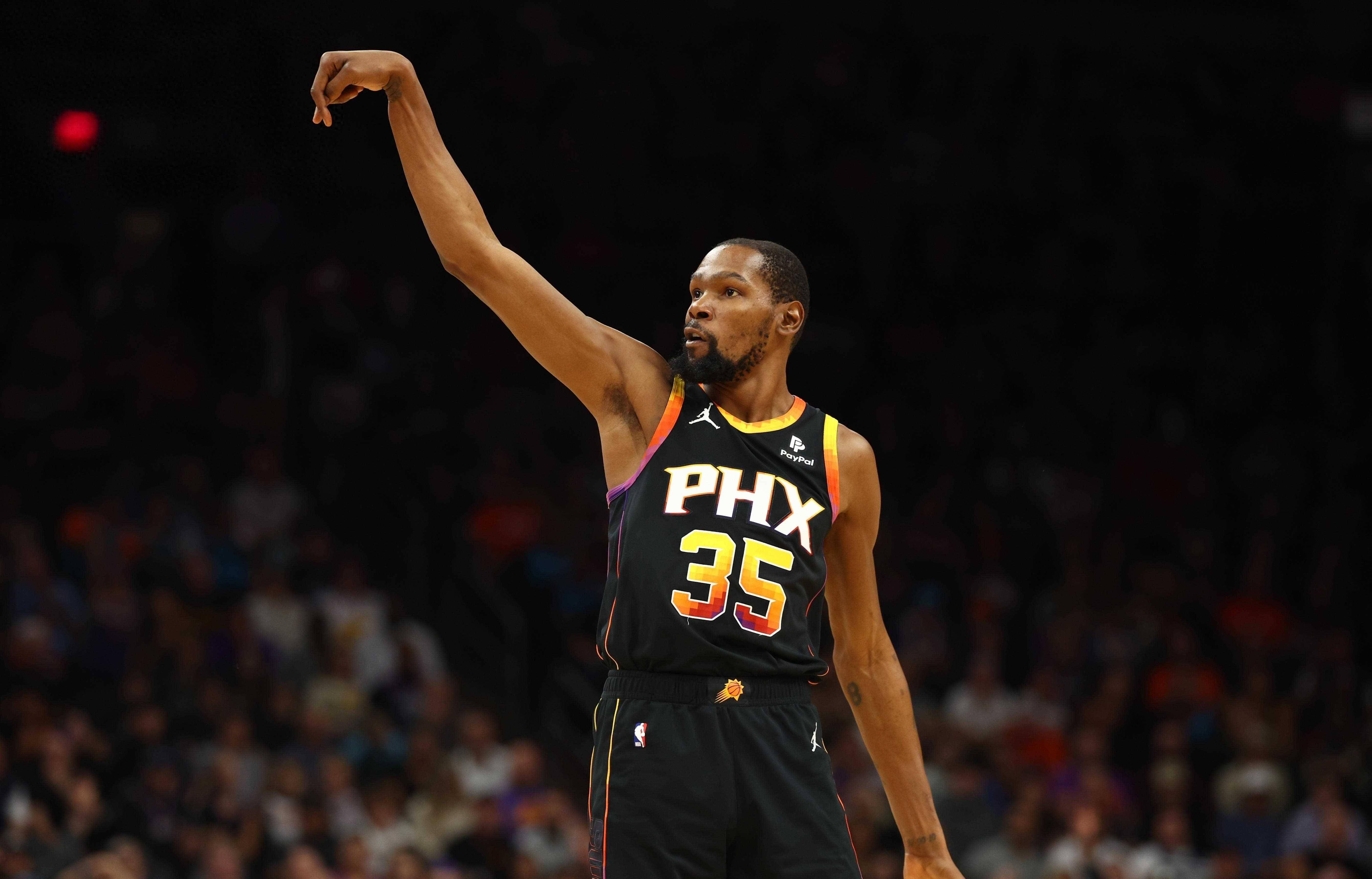 篮球火箭旧将回归休城，粉丝热烈欢迎（火箭旧将重返休城，球迷热情相迎）